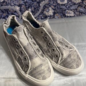 Stylish Gray Blowfish Shoes